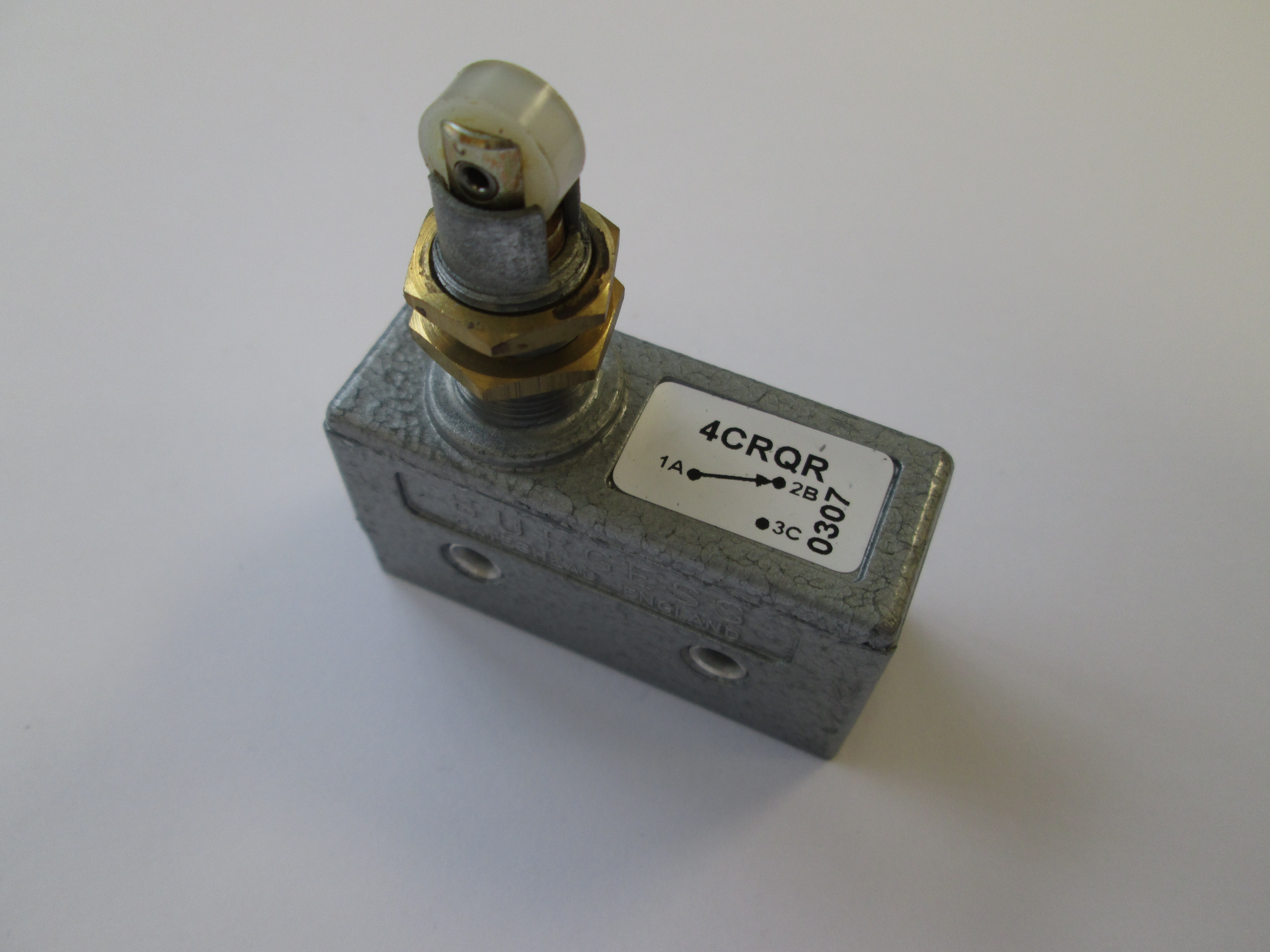 Grinder Ancillaries BURGESS 4CRQR Micro Switch – MYFORD MG12 Series BURGESS 4CRQR Micro Switch – MYFORD MG12 Series